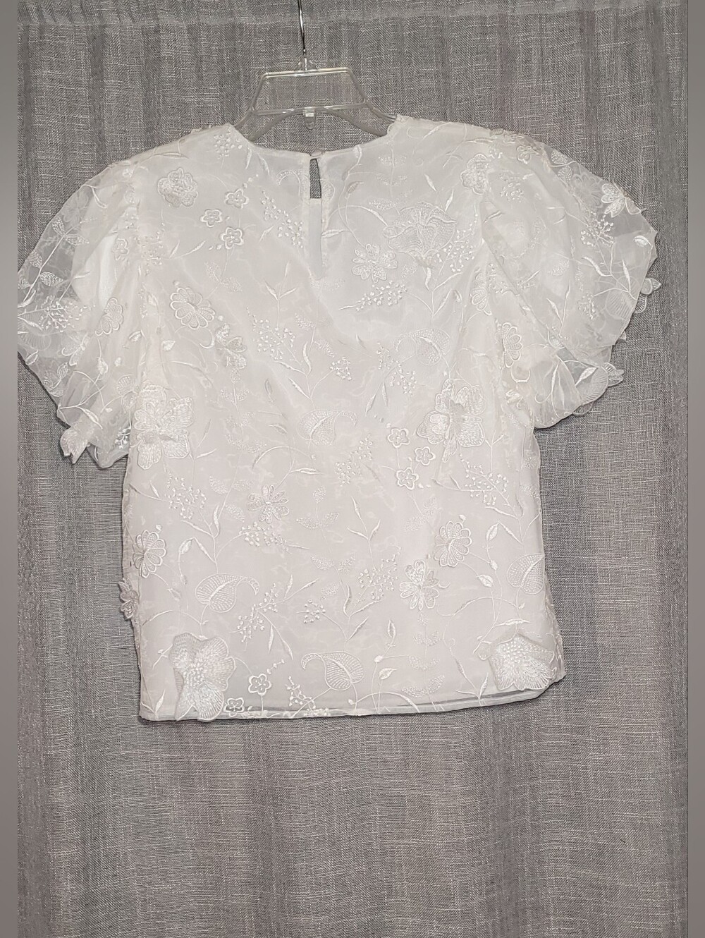 crown & ivy White Floral Embroidered Puff Sleeve Blouse